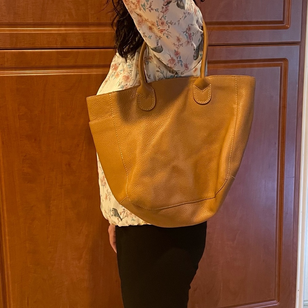 Unisa caramel leather bag